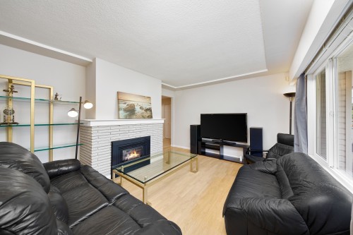 12209 Skillen Street, Maple Ridge, BC - Indoor Photo Showing Living Room With Fireplace