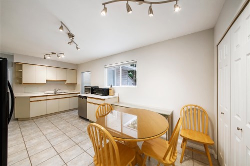 12209 Skillen Street, Maple Ridge, BC - Indoor