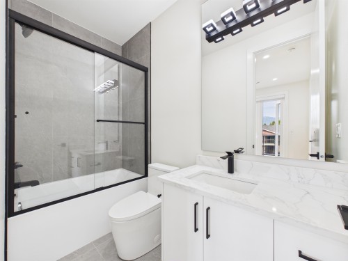 1-6512 Grant Street, Burnaby, BC - Indoor Photo Showing Bathroom
