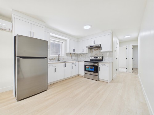 1-6512 Grant Street, Burnaby, BC - Indoor Photo Showing Kitchen