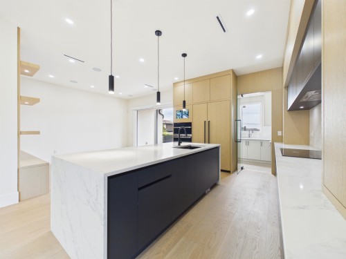 1-6512 Grant Street, Burnaby, BC - Indoor Photo Showing Kitchen With Upgraded Kitchen