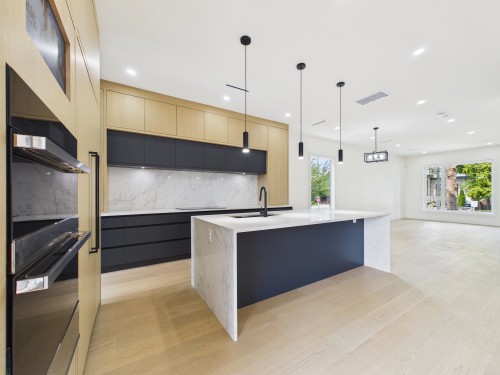 1-6512 Grant Street, Burnaby, BC - Indoor Photo Showing Kitchen With Upgraded Kitchen