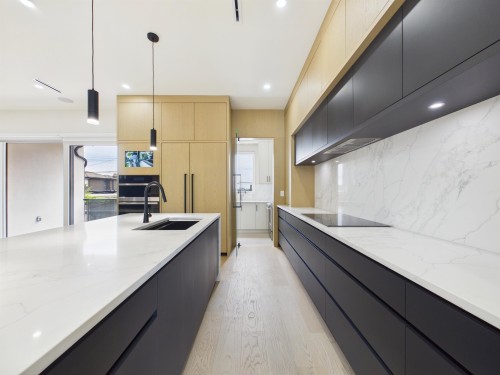 1-6512 Grant Street, Burnaby, BC - Indoor Photo Showing Kitchen With Upgraded Kitchen
