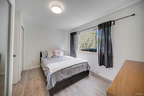 2535 Gordon Avenue, Port Coquitlam, BC - Indoor Photo Showing Bedroom
