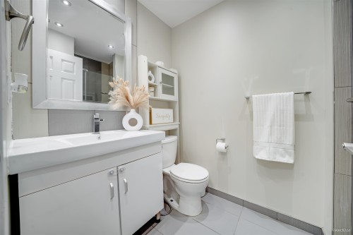2535 Gordon Avenue, Port Coquitlam, BC - Indoor Photo Showing Bathroom