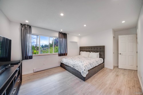 2535 Gordon Avenue, Port Coquitlam, BC - Indoor Photo Showing Bedroom