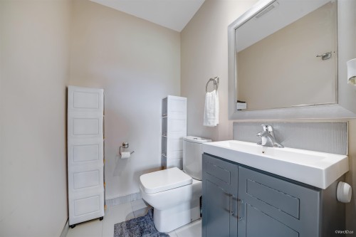 2535 Gordon Avenue, Port Coquitlam, BC - Indoor Photo Showing Bathroom