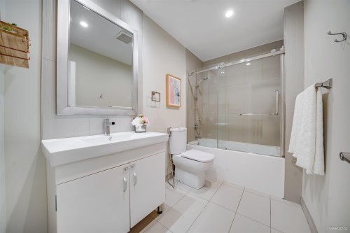 2535 Gordon Avenue, Port Coquitlam, BC - Indoor Photo Showing Bathroom