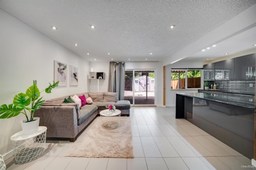 2535 Gordon Avenue, Port Coquitlam, BC - Indoor Photo Showing Other Room
