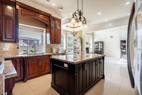 7600 Belair Drive, Richmond, BC - Indoor Photo Showing Kitchen With Upgraded Kitchen