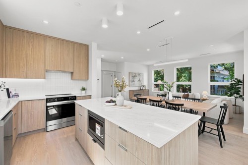 4778 48B Street, Delta, BC - Indoor Photo Showing Kitchen With Upgraded Kitchen