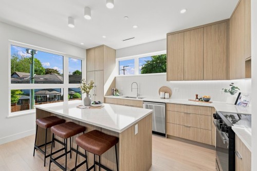 4778 48B Street, Delta, BC - Indoor Photo Showing Kitchen With Upgraded Kitchen