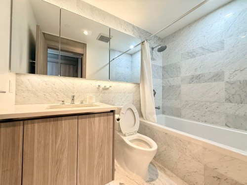 3606-4730 Lougheed Highway, Burnaby, BC - Indoor Photo Showing Bathroom