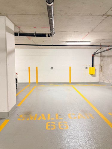 3606-4730 Lougheed Highway, Burnaby, BC - Indoor Photo Showing Garage
