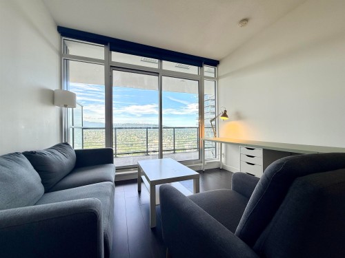 3606-4730 Lougheed Highway, Burnaby, BC - Indoor Photo Showing Living Room