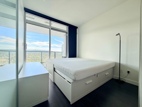 3606-4730 Lougheed Highway, Burnaby, BC - Indoor Photo Showing Bedroom
