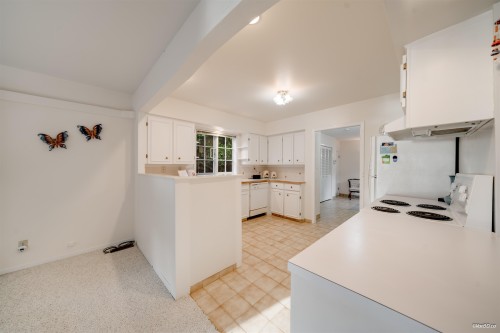 5384 Kew Cliff Road, West Vancouver, BC - Indoor Photo Showing Kitchen