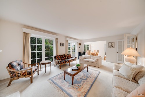 5384 Kew Cliff Road, West Vancouver, BC - Indoor Photo Showing Living Room
