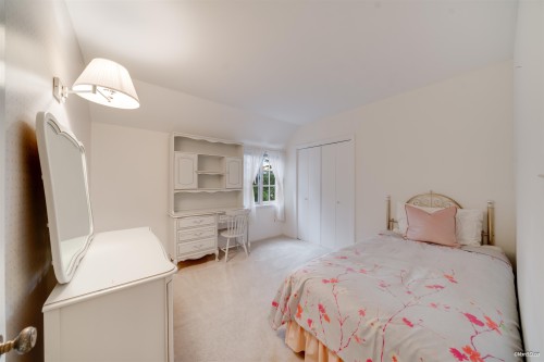 5384 Kew Cliff Road, West Vancouver, BC - Indoor Photo Showing Bedroom