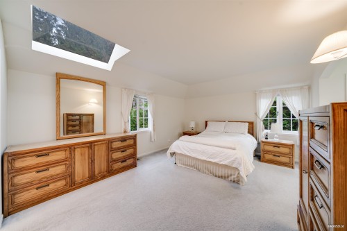 5384 Kew Cliff Road, West Vancouver, BC - Indoor Photo Showing Bedroom