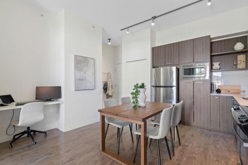 408-555 Foster Avenue, Coquitlam, BC - Indoor