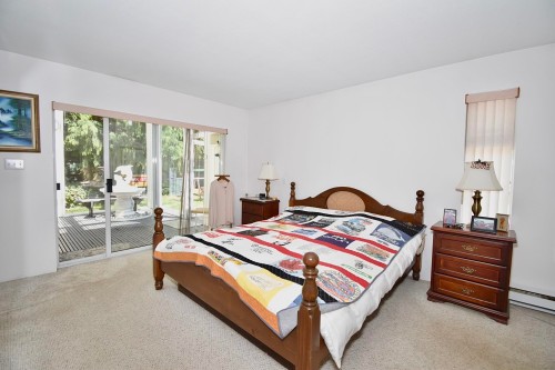 1572 Larchberry Way, Gibsons, BC - Indoor Photo Showing Bedroom