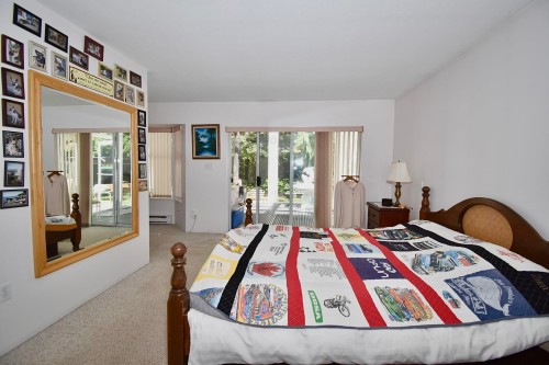 1572 Larchberry Way, Gibsons, BC - Indoor Photo Showing Bedroom