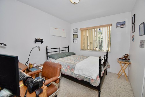 1572 Larchberry Way, Gibsons, BC - Indoor Photo Showing Bedroom