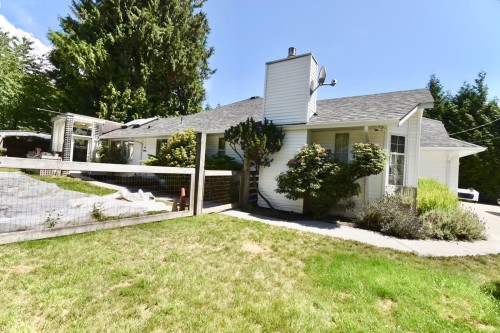 1572 Larchberry Way, Gibsons, BC - Outdoor