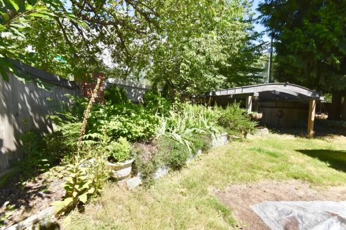 1572 Larchberry Way, Gibsons, BC - Outdoor