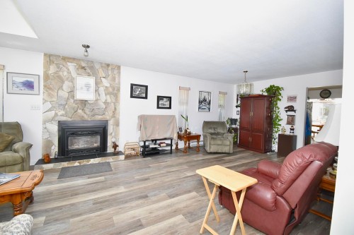 1572 Larchberry Way, Gibsons, BC - Indoor Photo Showing Living Room With Fireplace