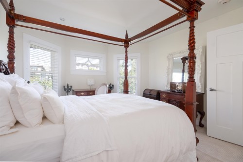 408 Eighth Street, New Westminster, BC - Indoor Photo Showing Bedroom