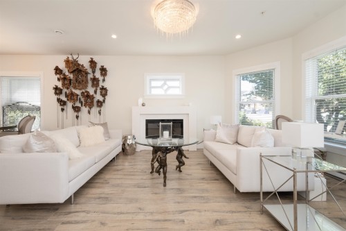 408 Eighth Street, New Westminster, BC - Indoor Photo Showing Living Room With Fireplace