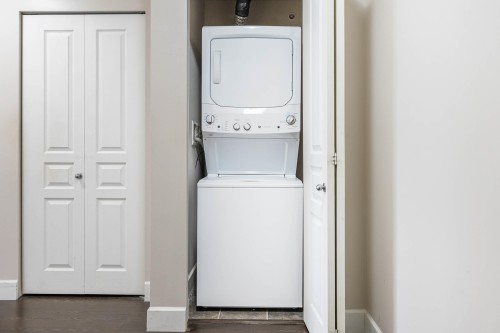 406-12283 224 Street, Maple Ridge, BC - Indoor Photo Showing Laundry Room