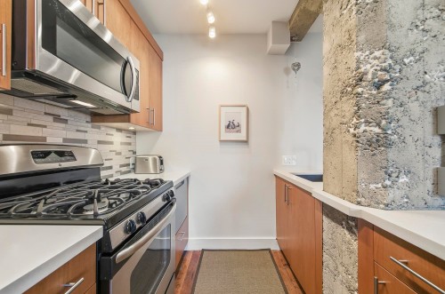 512-1216 Homer Street, Vancouver, BC - Indoor Photo Showing Kitchen