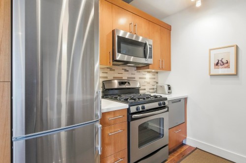 512-1216 Homer Street, Vancouver, BC - Indoor Photo Showing Kitchen