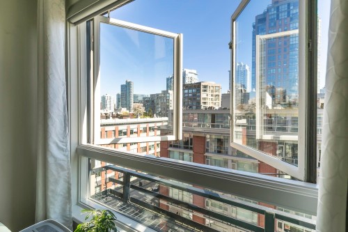 512-1216 Homer Street, Vancouver, BC - Indoor Photo Showing Other Room