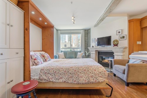 512-1216 Homer Street, Vancouver, BC - Indoor Photo Showing Bedroom With Fireplace
