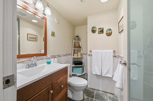512-1216 Homer Street, Vancouver, BC - Indoor Photo Showing Bathroom