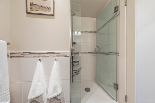 512-1216 Homer Street, Vancouver, BC - Indoor Photo Showing Bathroom