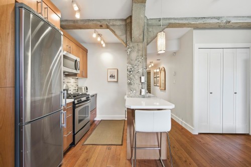 512-1216 Homer Street, Vancouver, BC - Indoor Photo Showing Kitchen With Upgraded Kitchen