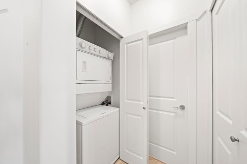 206-4211 Bayview Street, Richmond, BC - Indoor Photo Showing Laundry Room