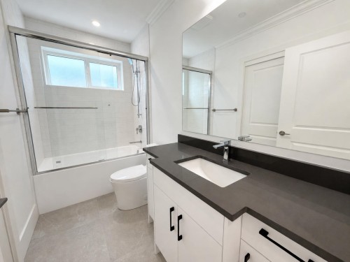 1421 27Th Avenue E, Vancouver, BC - Indoor Photo Showing Bathroom