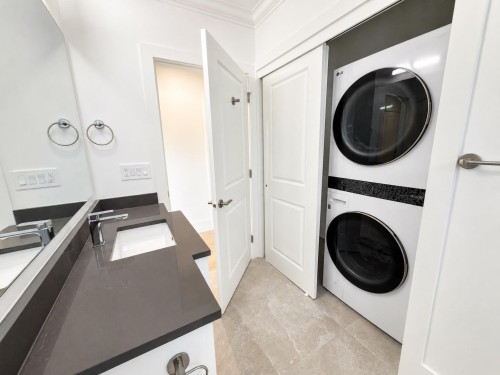 1421 27Th Avenue E, Vancouver, BC - Indoor Photo Showing Laundry Room