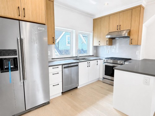 1421 27Th Avenue E, Vancouver, BC - Indoor Photo Showing Kitchen