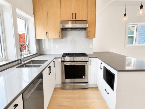 1421 27Th Avenue E, Vancouver, BC - Indoor Photo Showing Kitchen With Double Sink With Upgraded Kitchen