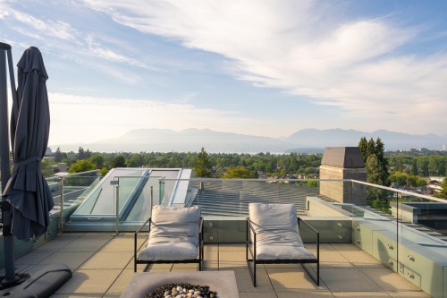 3250 20Th Avenue W, Vancouver, BC - Outdoor With View