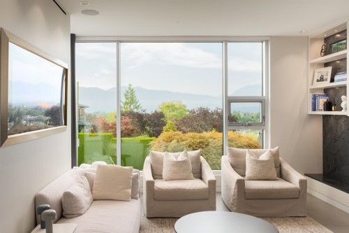 3250 20Th Avenue W, Vancouver, BC - Indoor Photo Showing Living Room