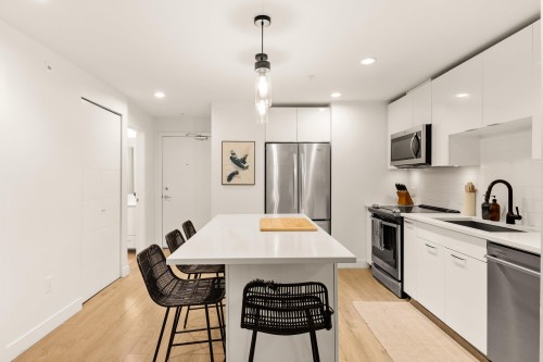 103-719 3Rd Street W, North Vancouver, BC - Indoor Photo Showing Kitchen With Stainless Steel Kitchen With Upgraded Kitchen