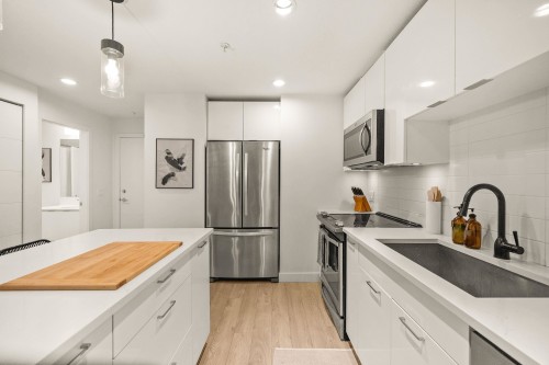 103-719 3Rd Street W, North Vancouver, BC - Indoor Photo Showing Kitchen With Stainless Steel Kitchen With Upgraded Kitchen